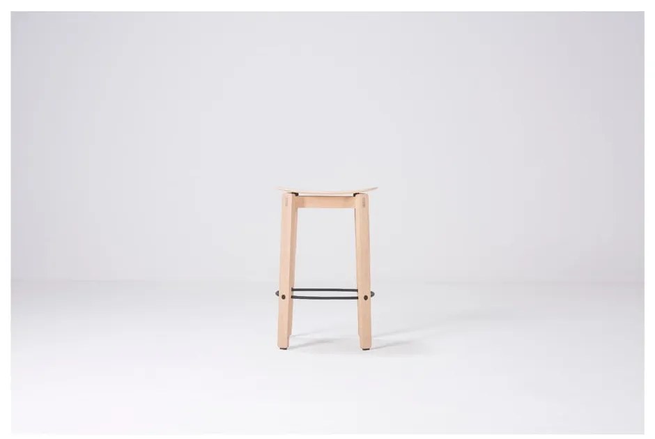 Бар стол от масивен дъб в естествен цвят (височина на седалката 65 cm) Nora – Gazzda