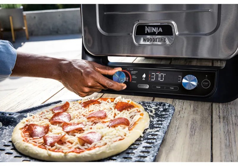 Електрическа фурна Ninja Woodfire OO101EU, 2400W, 8 програми, Таймер, LED дисплей, Автоматично изключване, Червен/Черен