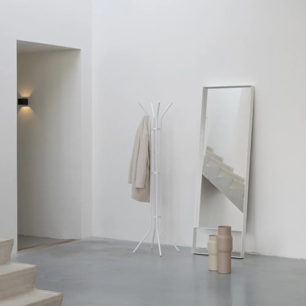 Бяла метална стойка за връхни дрехи ø 40x170 cm Jessy – Spinder Design