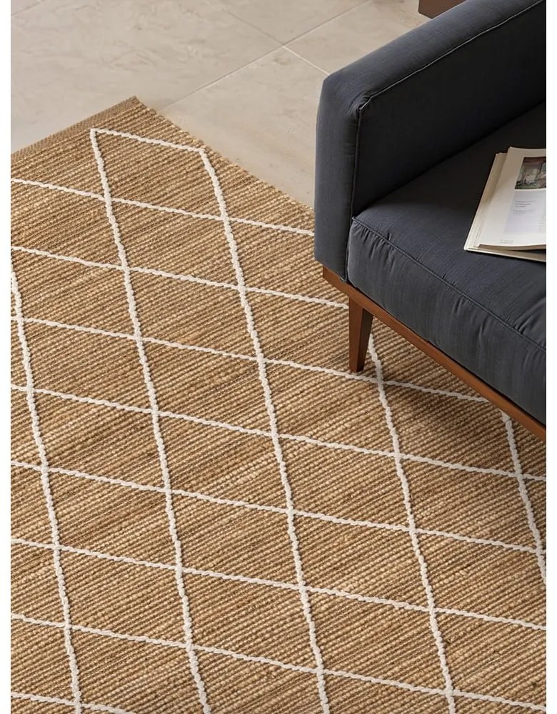 Ръчно изработен ютен килим в естествен цвят 80x150 cm Kunu – Hanse Home