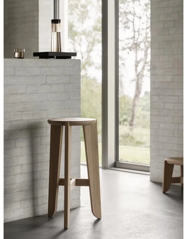 Бар стол от масивен дъб в естествен цвят (височина на седалката 75 cm) Eli – Blomus