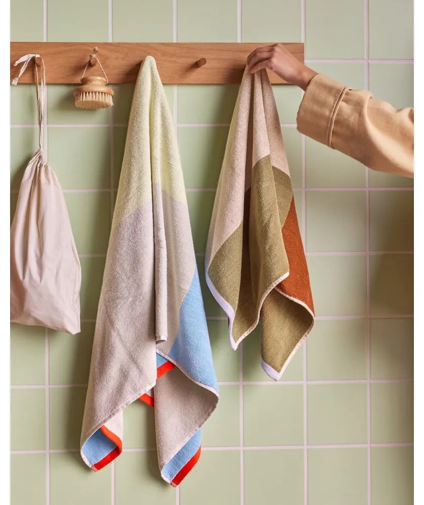 Синя памучена хавлиена кърпа от тери 70x140 cm Block – Hübsch