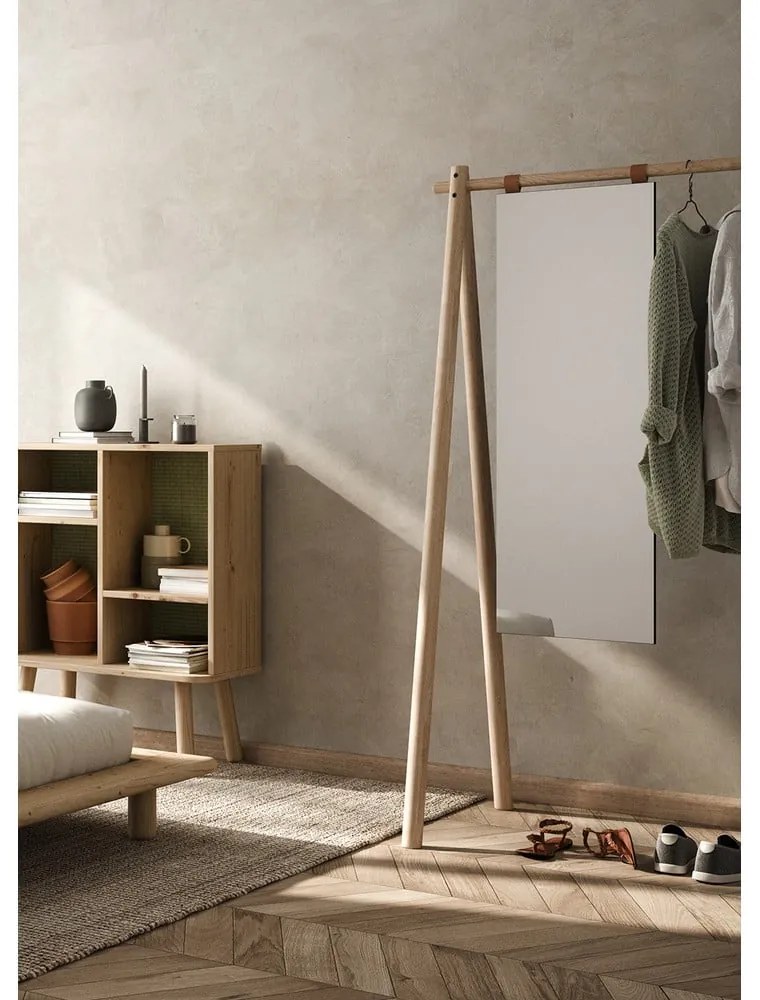 Стойка за дрехи от борова дървесина Hongi - Karup Design