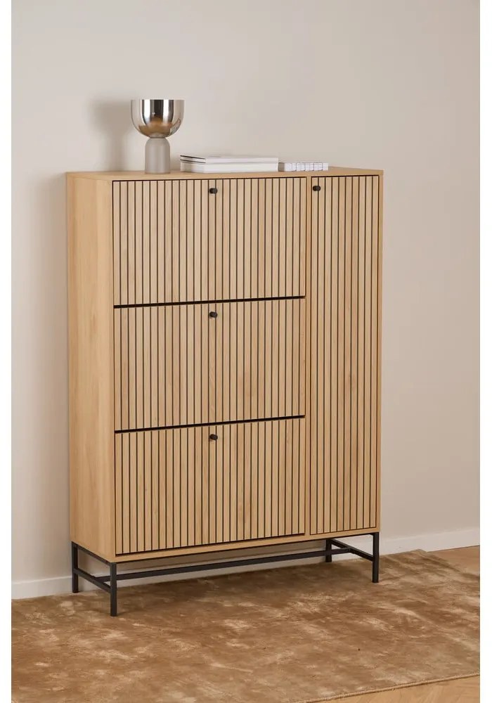 Накланяща се стойка за обувки от дъбов декор в естествен цвят 99x140x35 cm Albany – Actona