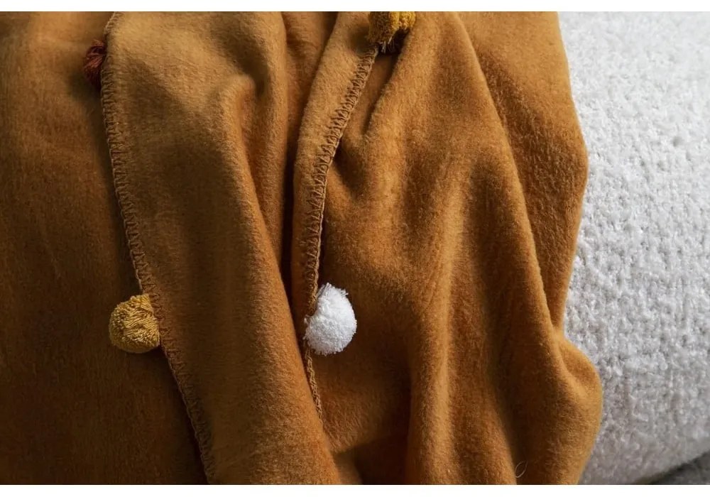 Покривало за легло от флийс в цвят горчица 150x200 cm Pom Pom – Mijolnir