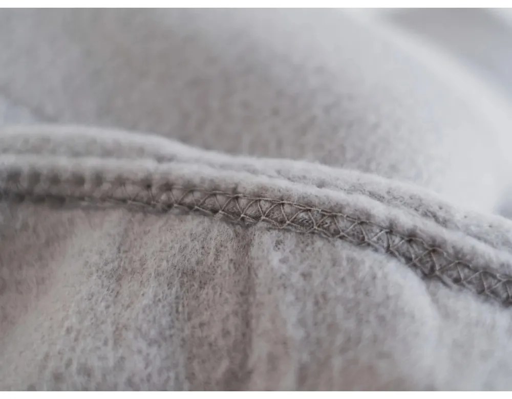Светлосиво одеяло от флийс 150x200 cm Plain – JAHU collections