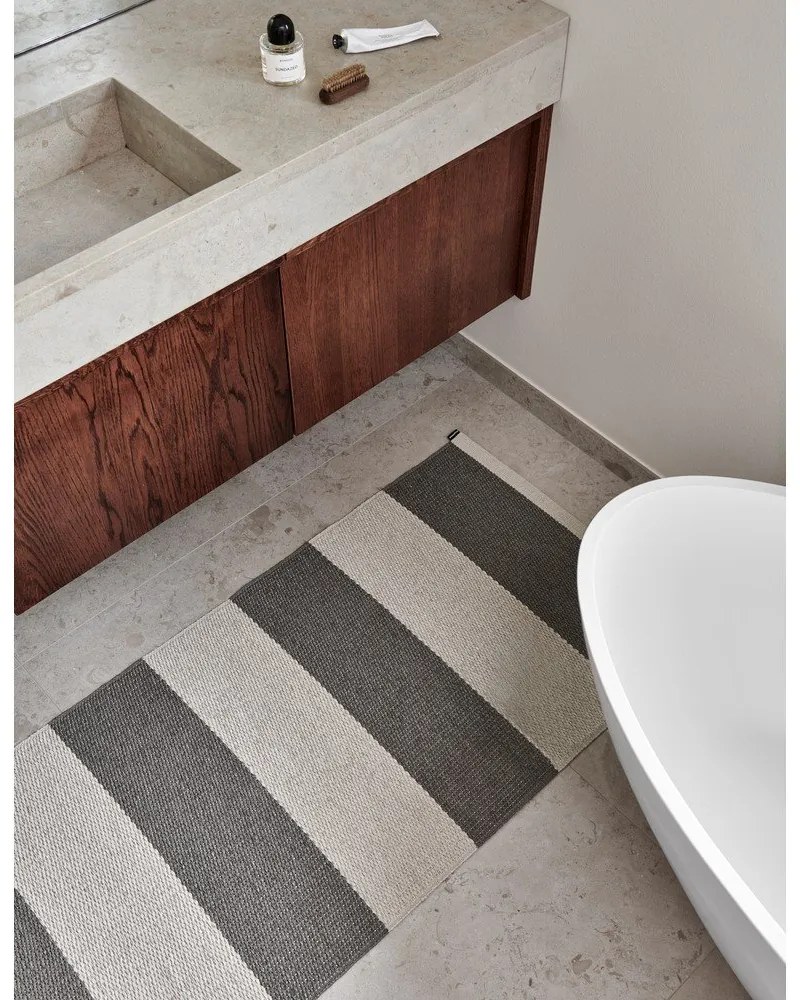 Антрацитна и кремава пътека за открито и закрито 70x150 cm Bob Charcoal Linen – Pappelina