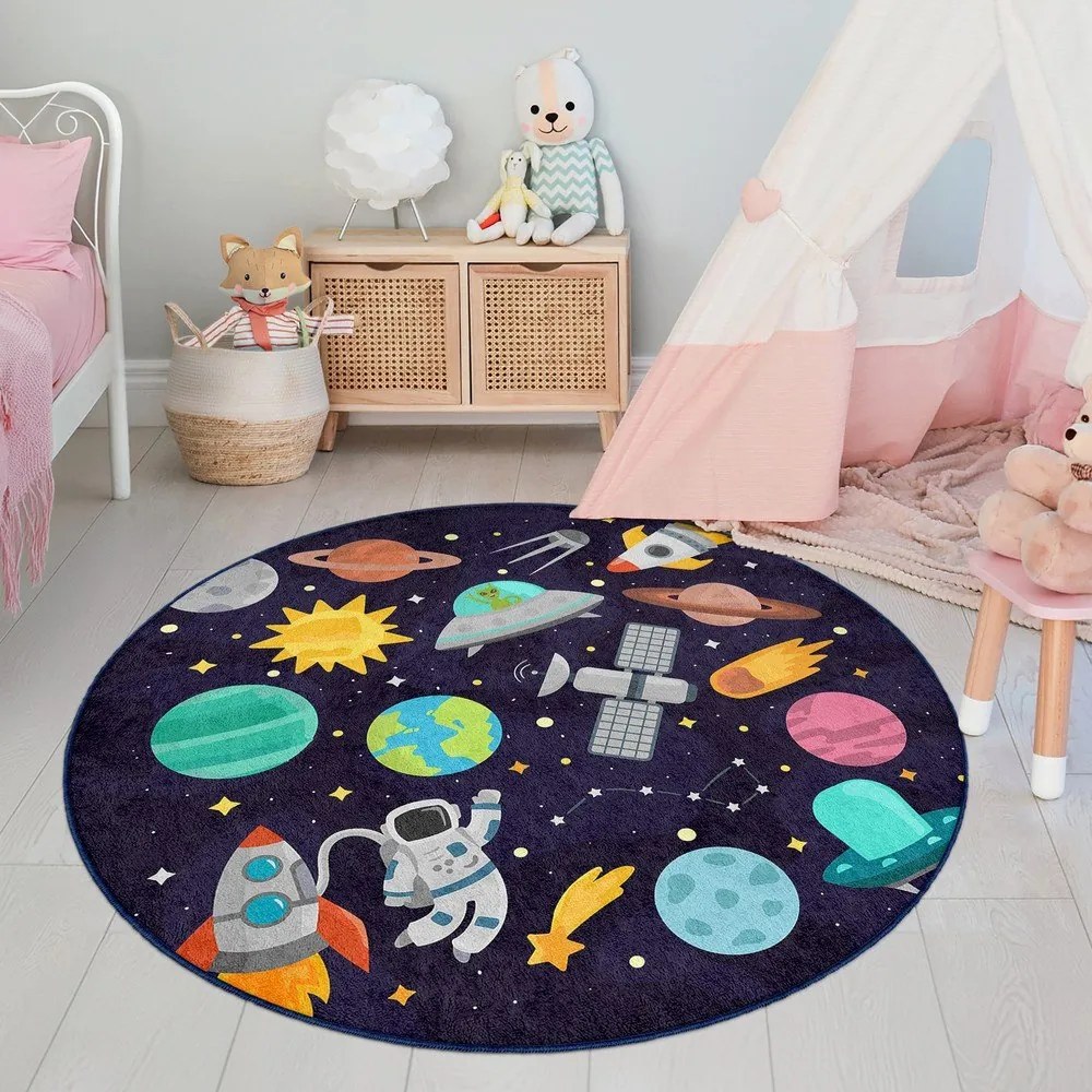 Тъмносиньо детско килимче за игра подходящо за пране ø120 cm Into The Space – Mila Home