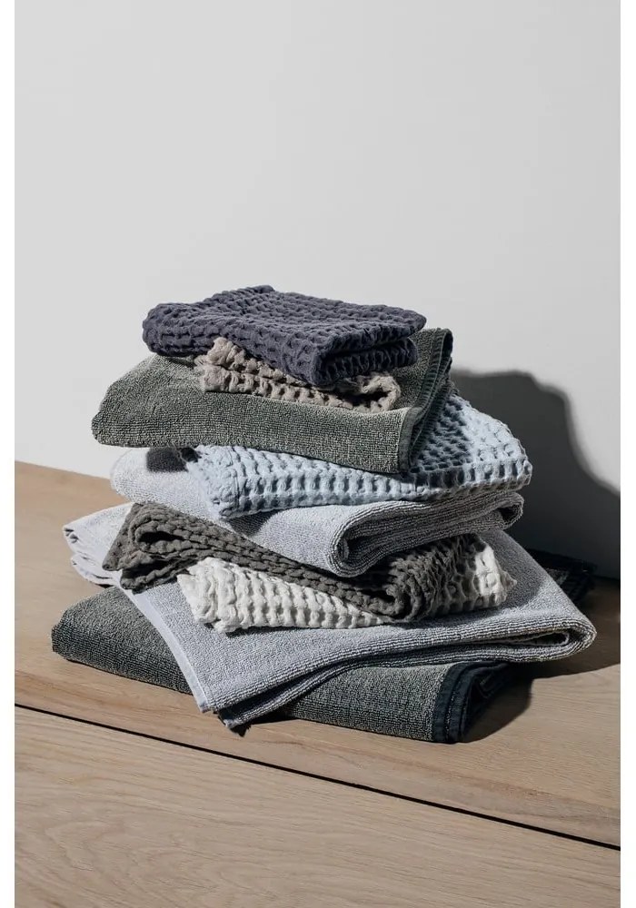 Бежова памучна кърпа за баня Moonbeam, 140 x 70 cm - Blomus