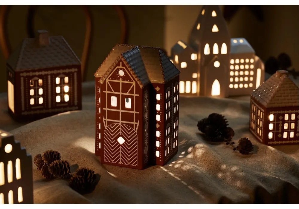 Керамичен свещник за чаена свещ Gingerbread Lighthouse – Kähler Design