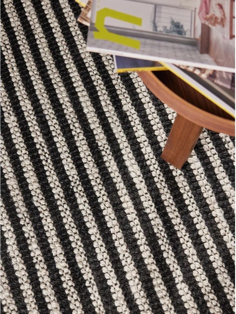 Черен ръчно изработен ютен килим 160x230 cm Harvest Ebony – Elle Decoration