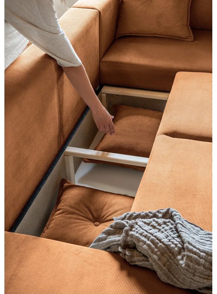 Ъглов разтегателен диван от велур в тухлен цвят (десен ъгъл/U-образна форма) Lazy Lukka - Miuform