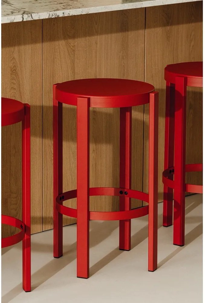Червен стоманен бар стол (височина на седалката 65 cm) Doon – noo.ma