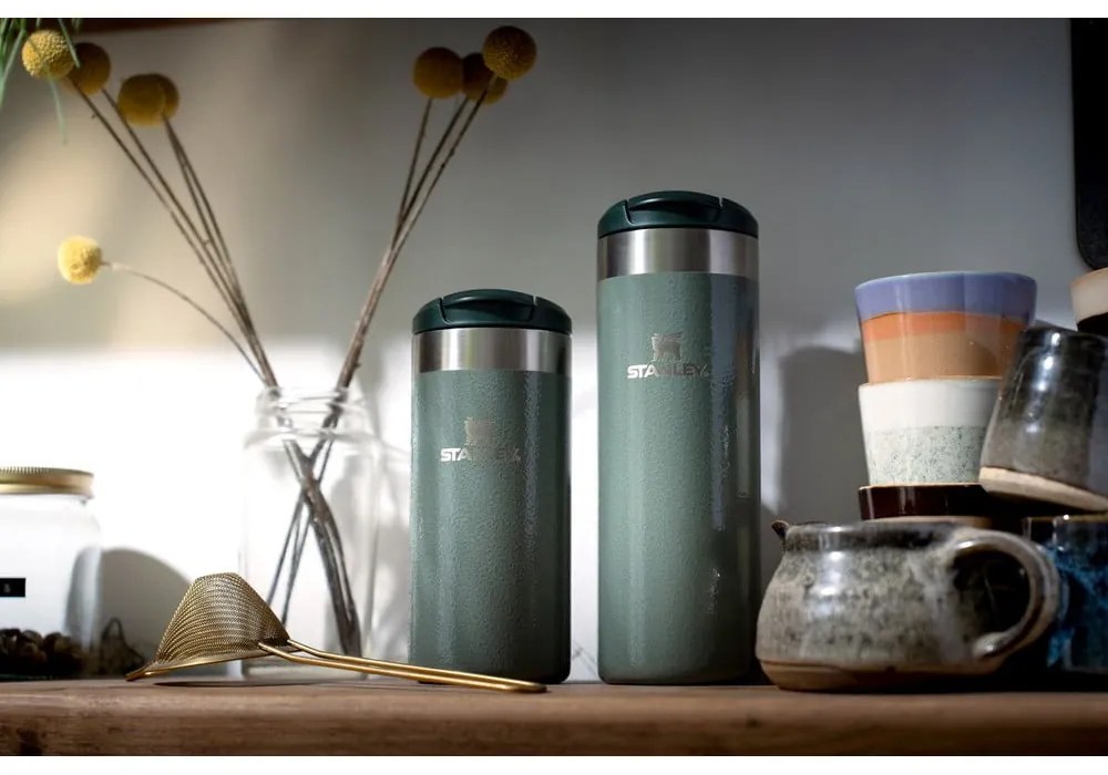 Зелена термочаша от неръждаема стомана 470 ml AeroLight™ Transit Hammer Tone Green – Stanley