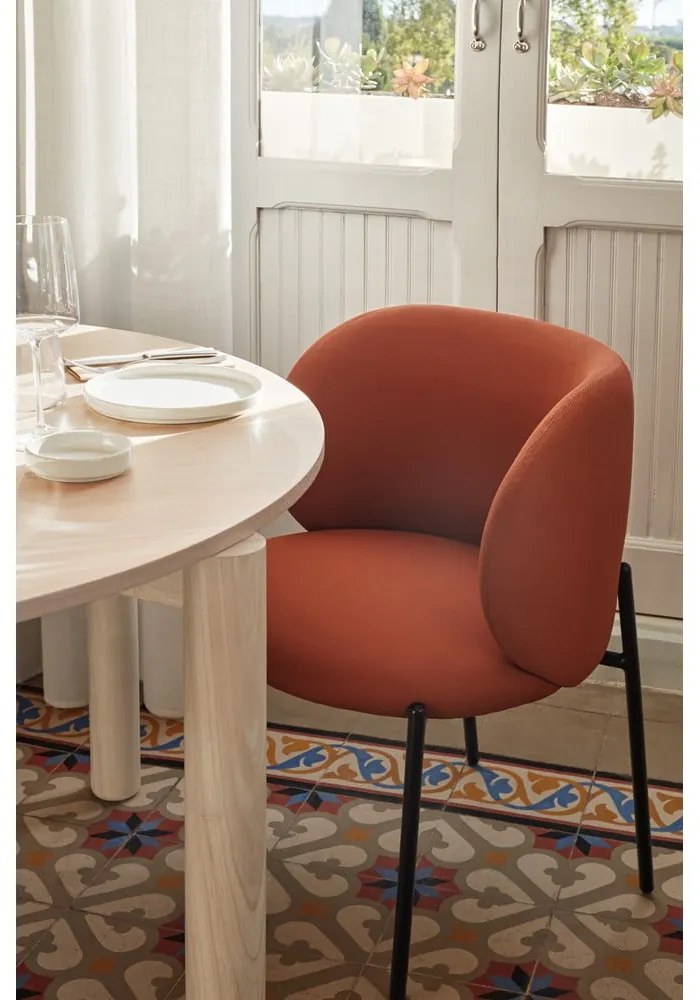 Червени тапицирани трапезни столове в комплект 2 бр. Mogi – Teulat