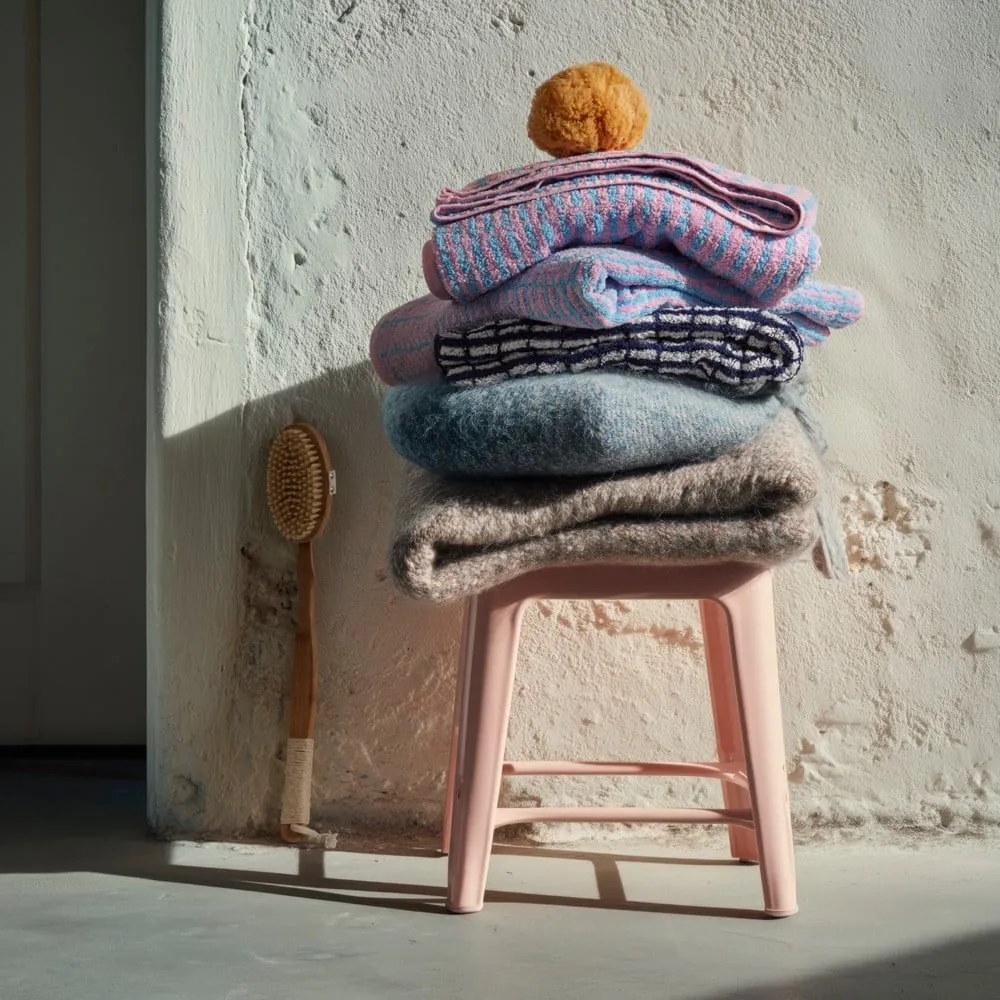 Синя/розова хавлиена кърпа от тери със смес от бамбук 70x140 cm Nuance – JUNA