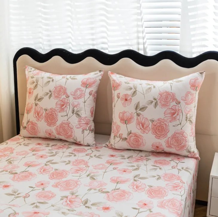 Романтично бяло спално бельо с розови рози Ширина: 200 см | Дължина: 220 см