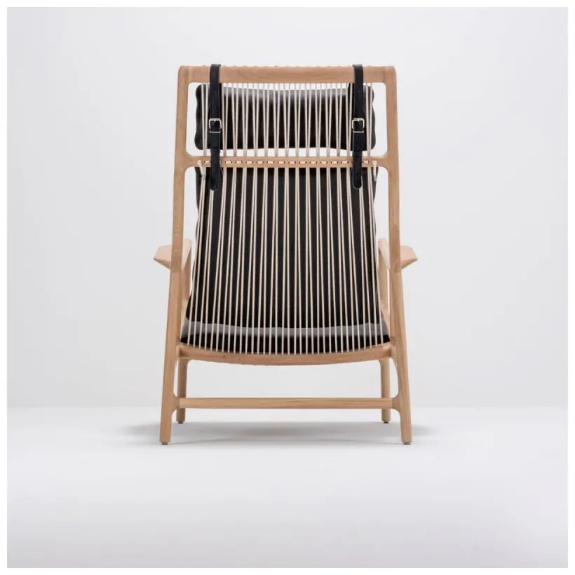 Фотьойл с масивна дъбова конструкция и седалка от черна биволска кожа Dedo - Gazzda