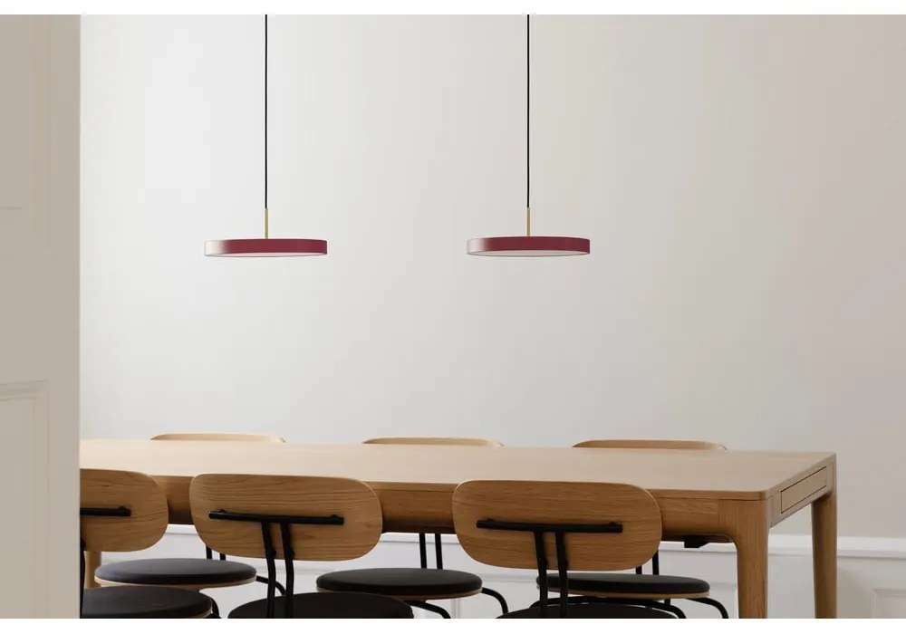 Червено метално LED затъмняващо се висящо осветително тяло с метален абажур ø 31 cm Asteria Plus – UMAGE