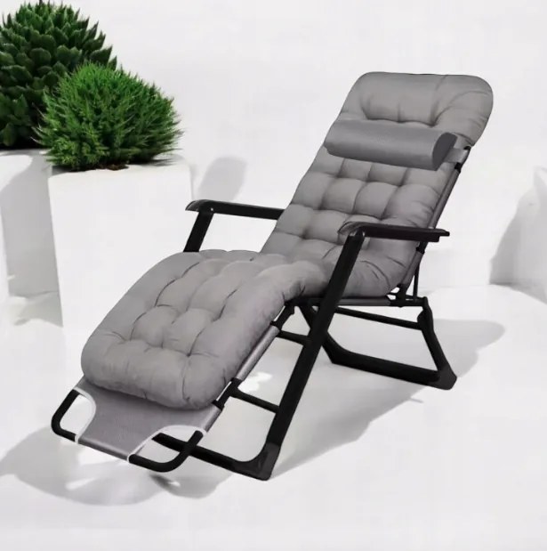 Градински шезлонг с черна рамка и възглавница Син