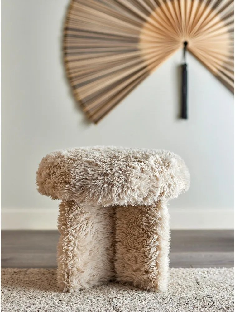 Бежова табуретка от изкуствен косъм Frikka – Bloomingville