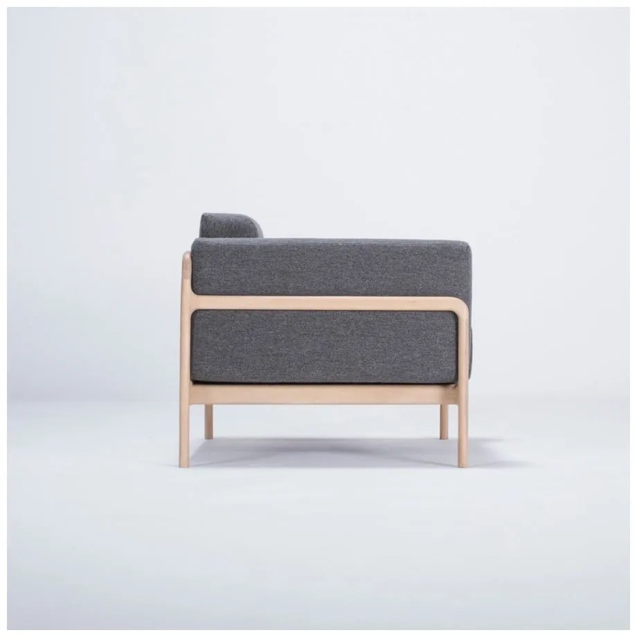 Фотьойл от дъбово дърво с тъмносива текстилна седалка Fawn - Gazzda