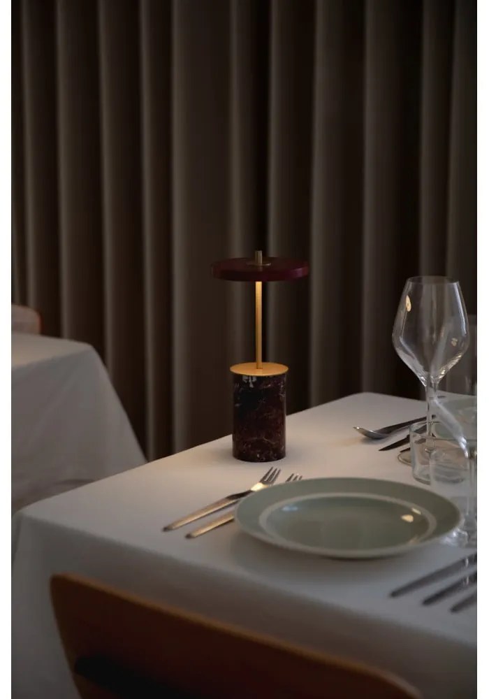 Червена мраморна LED затъмняваща се настолна лампа с метален абажур (височина 25,5 cm) Asteria Move Mini – UMAGE