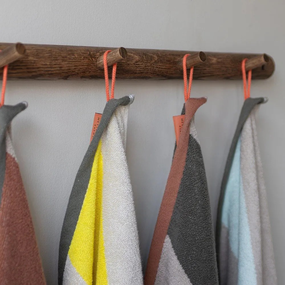 Жълта кърпа от органичен памук от тери 50x90 cm Diagonal – Mette Ditmer Denmark