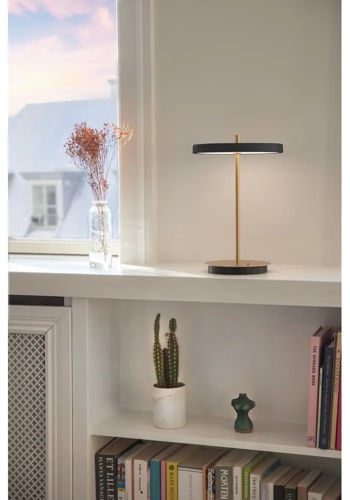 Черна LED затъмняваща се настолна лампа с метален абажур (височина 31 cm) Asteria Move – UMAGE