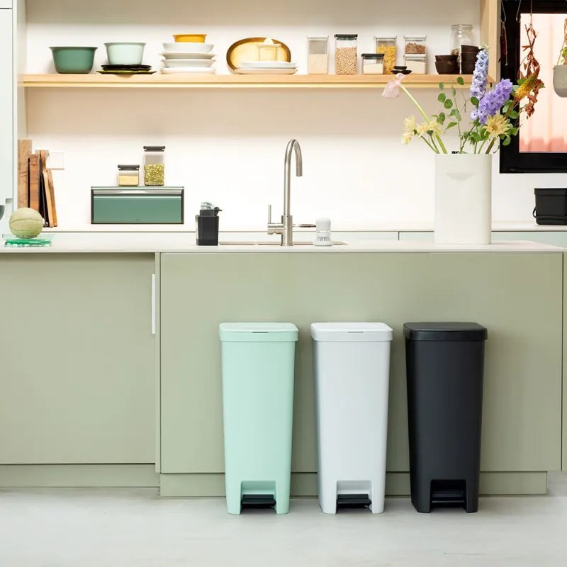 Кош за боклук с педал Brabantia StepUp 1005557, 40 л, Екологични материали, Голям отвор, Тъмносив