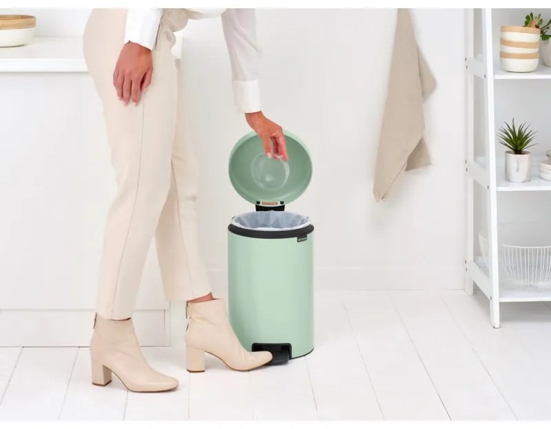 Кош за боклук с педал Brabantia NewIcon 1008843, 12 л, Плавно затваряне, Противоплъзгаща основа, Светлозелен
