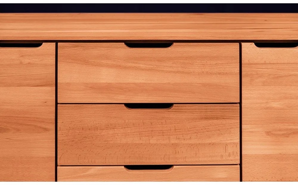 Нисък скрин от букова дървесина 134x63 cm Greg - The Beds