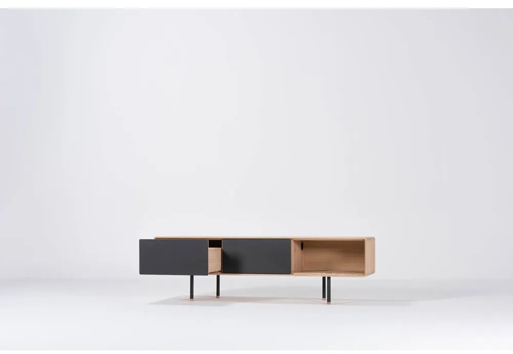 Черна/естествена маса за телевизор от масивен дъб 160x48 cm Fina – Gazzda