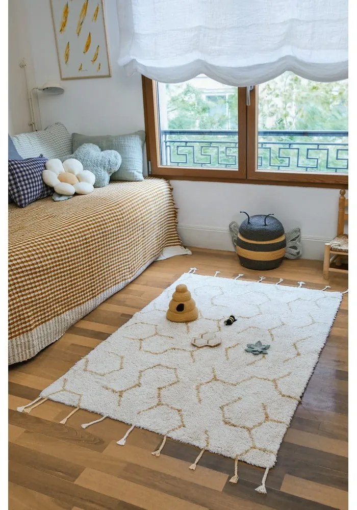 Кремаво памучно детско килимче за игра 90x130 cm Pollination – Lorena Canals