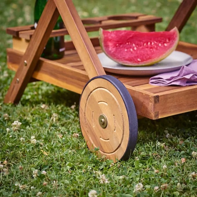 Количка за сервиране, изработена от акациева дървесина, с подвижна табла