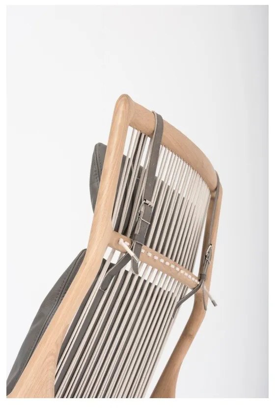 Фотьойл с масивна дъбова конструкция и седалка от сива биволска кожа Dedo - Gazzda