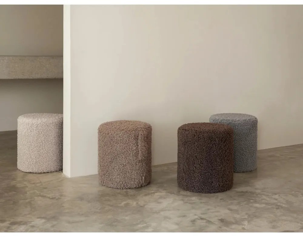 Кафява табуретка от прежда с примки от букле Teddy – Blomus