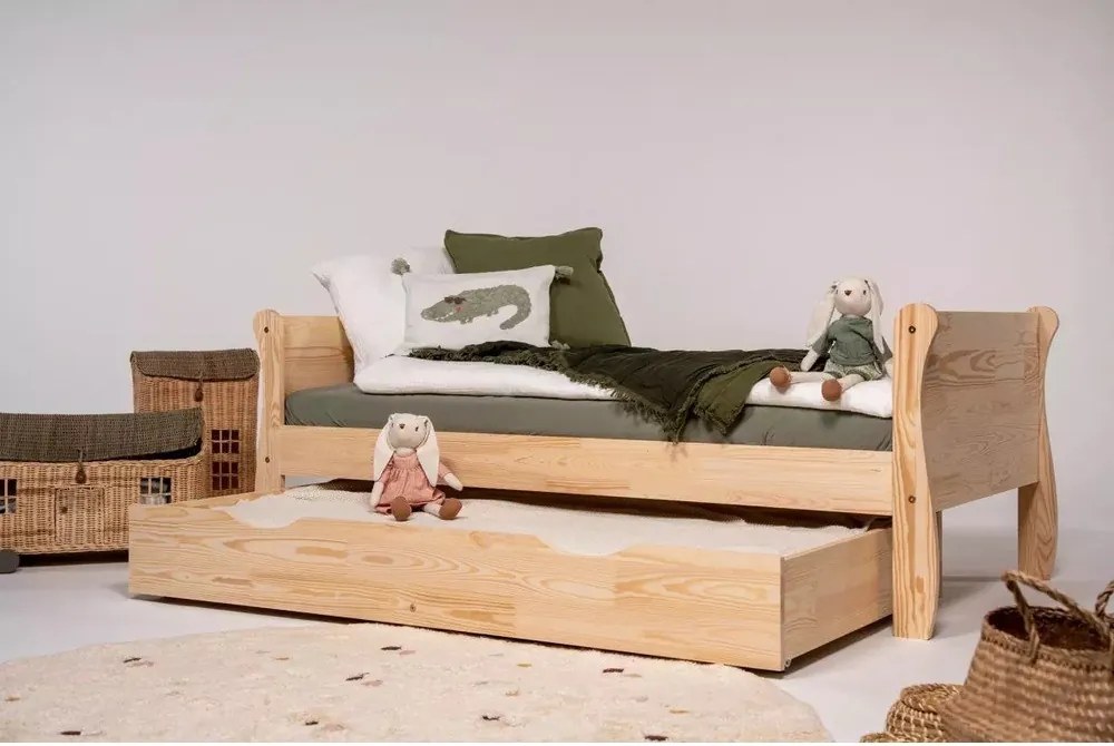 Детско разтегателно легло от масивен бор с място за съхранение с включена подматрачна рамка в естествен цвят 80x200 cm Roma – Adeko