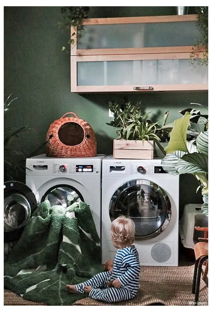 Тъмнозелен ръчно изработен памучен детски килим подходящ за пране 120x180 cm Monstera Leaf – Lorena Canals