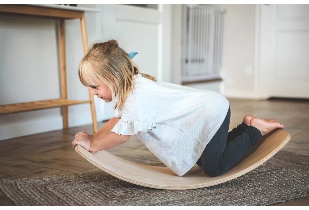 Синя/естествена балансираща дъска от масивен бор 80x30x18 cm Montessori – Meowbaby