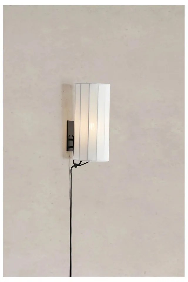 Черно-бял стенна лампа за контакт Hikari – Markslöjd