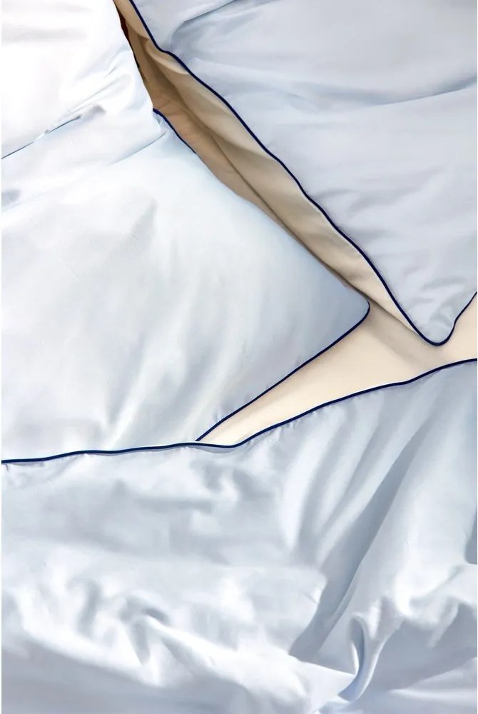 Светлосин единичен чаршаф за завивка от памучен сатен 140x200 cm Oba – noo.ma