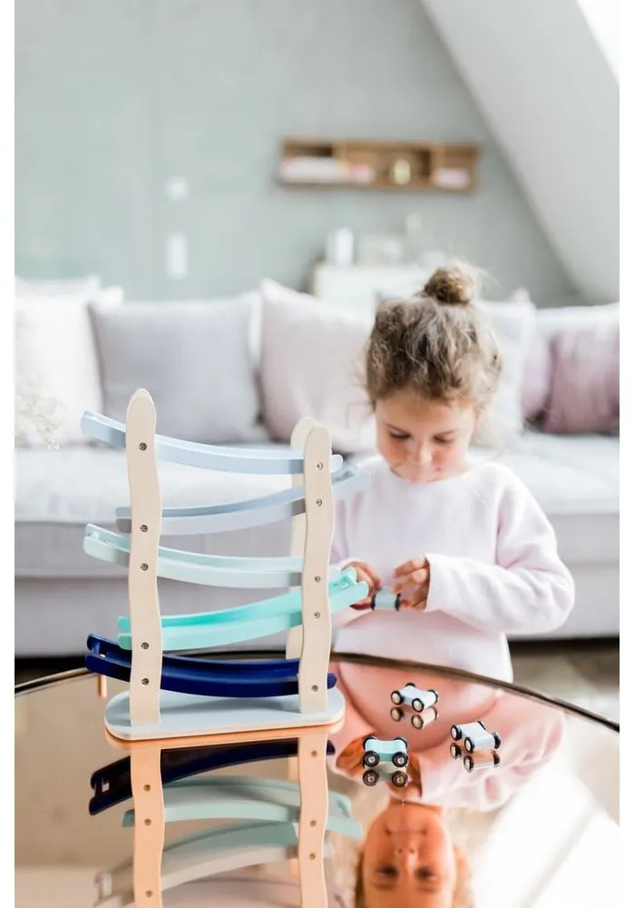 Дървена каскада с коли - Kindsgut