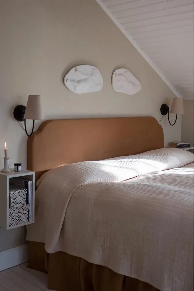 Черна/бежова стенна лампа за контакт Amar – Markslöjd