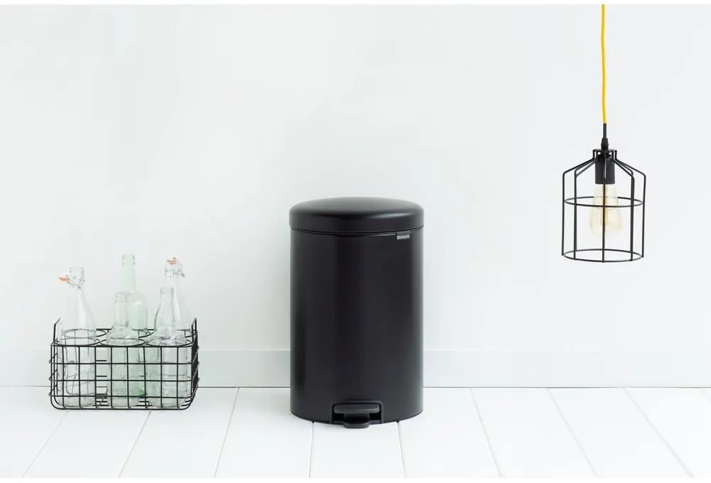 Матово черно стоманено кошче за боклук с педал 20 l NewIcon – Brabantia