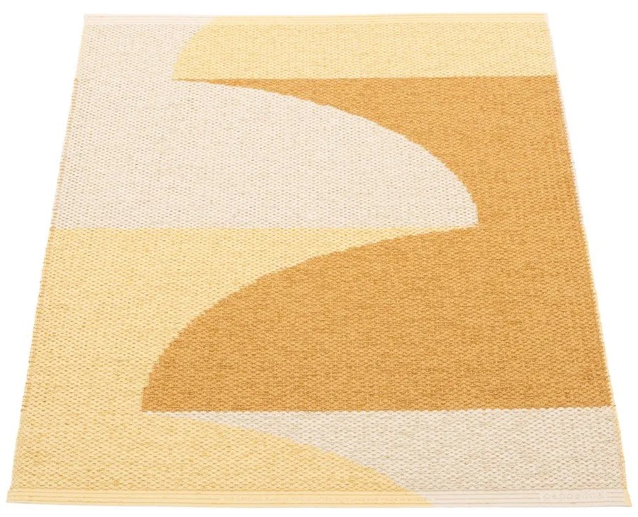 Килим за открито и закрито в цвят жълта охра 70x90 cm Hill Ochre Pale Yellow – Pappelina