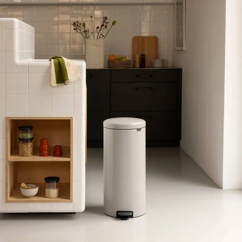 Кош за боклук с педал Brabantia NewIcon 1010442, 30 л, Плавно затваряне, Противоплъзгаща основа, Светлосив