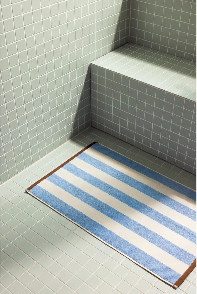 Син текстилен килим за баня 50x80 cm Gobo – noo.ma