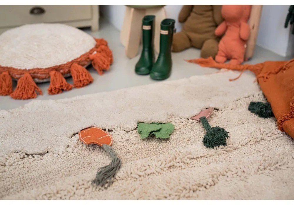 Кремаво памучно детско килимче за игра 120x160 cm Veggie Garden – Lorena Canals