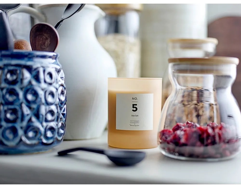 Ароматна свещ с време на горене 50 h No. 5 Sea Salt – ILLUME x Bloomingville